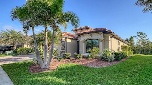 view of front of home featuring a front yard