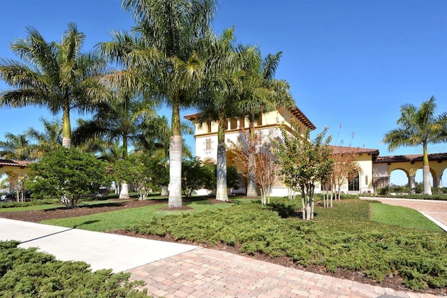 view of front of property with a front lawn