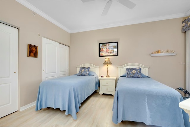 bedroom with ornamental molding, a closet, ceiling fan, and light hardwood / wood-style flooring