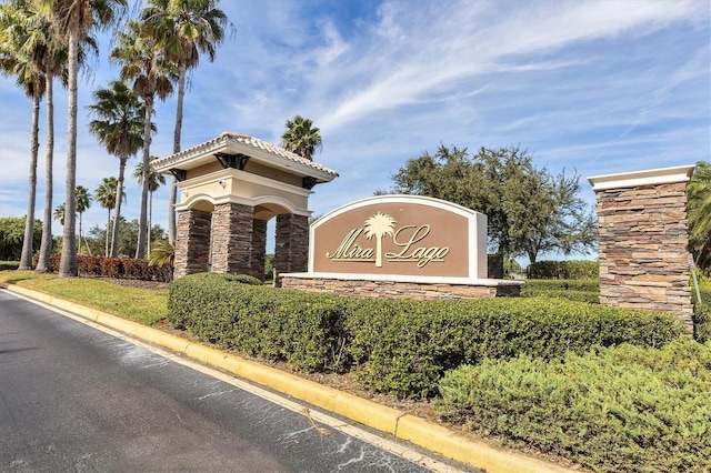 view of community / neighborhood sign