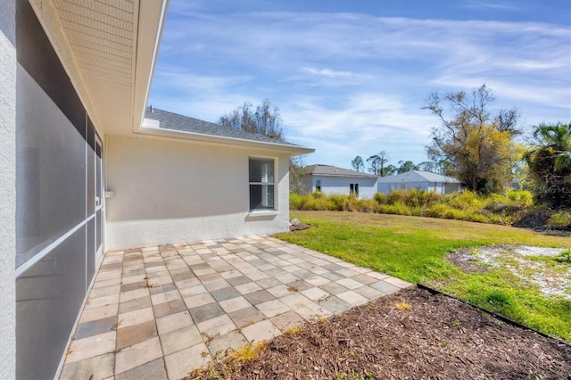 view of yard featuring a patio