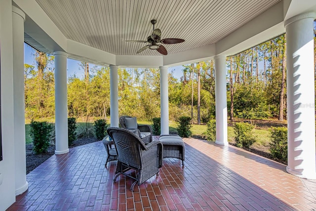 sunroom with ceiling fan