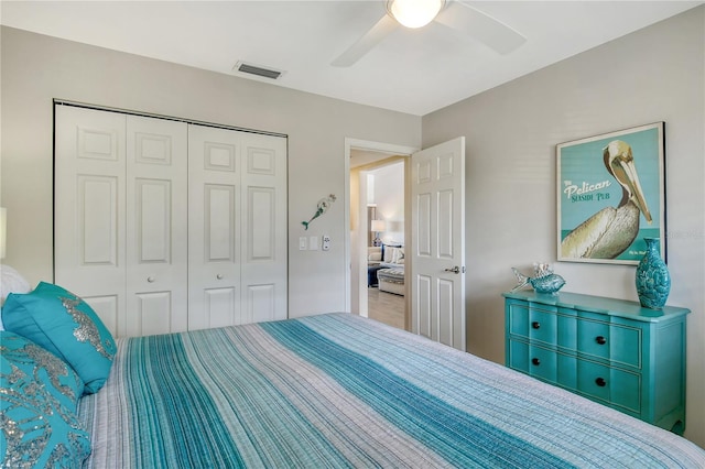 bedroom with ceiling fan, a closet, and visible vents