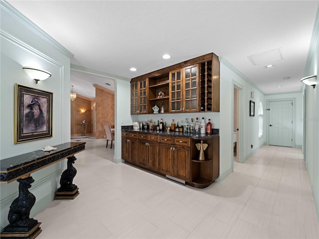 bar with a bar, baseboards, crown molding, and recessed lighting