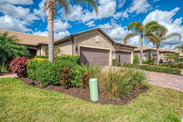 view of front facade featuring a garage and a front yard