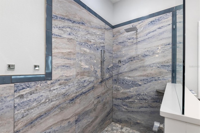 full bathroom featuring tiled shower