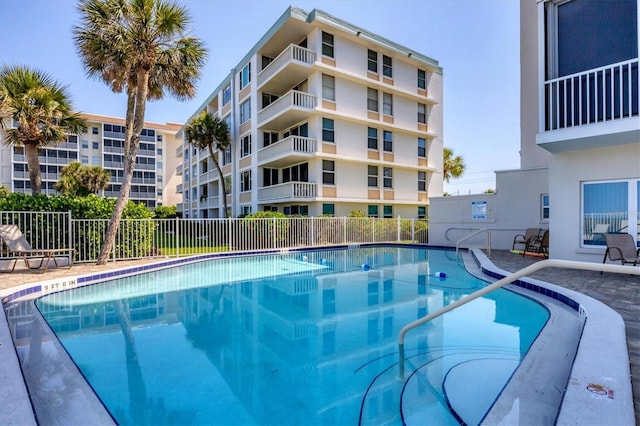 view of swimming pool