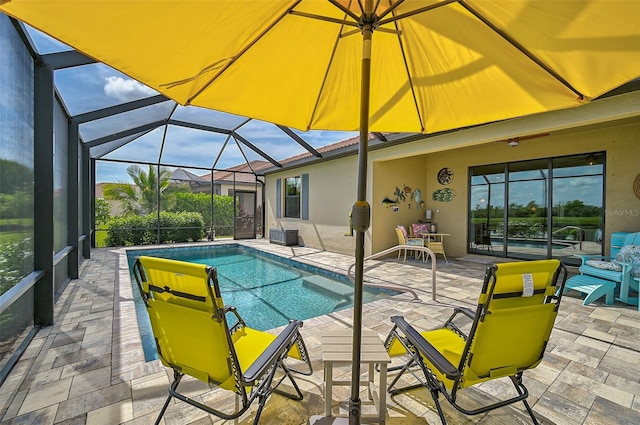 10466 Medjool Dr, Venice, FL 34293 - pool with a patio and glass enclosure