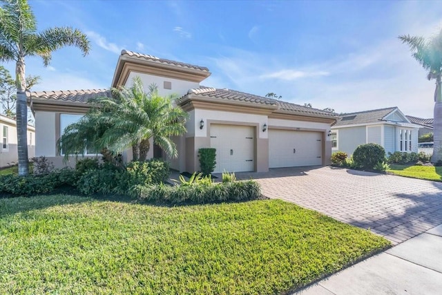 view of front of house featuring a garage and a front yard