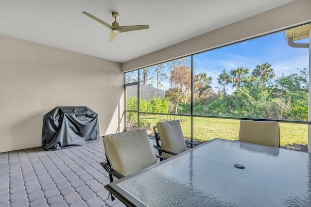 sunroom with ceiling fan