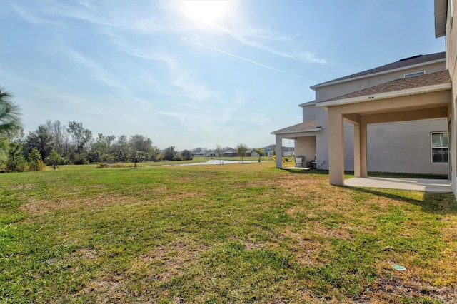 view of yard featuring a patio