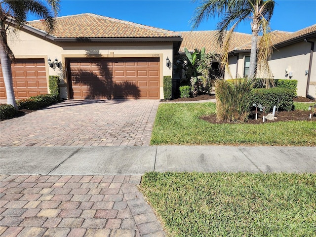 view of front facade featuring a garage and a front lawn