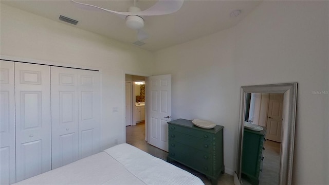 bedroom featuring ceiling fan and a closet