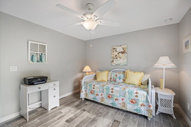 bedroom with ceiling fan