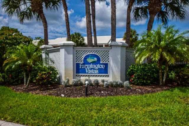 community / neighborhood sign with a lawn