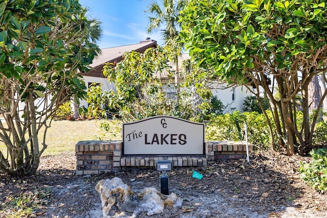 view of community / neighborhood sign