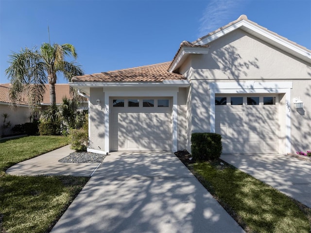 view of front facade featuring a garage and a front lawn