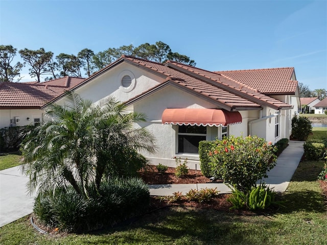 view of side of property with a lawn