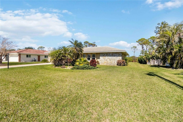 view of front facade with a front lawn