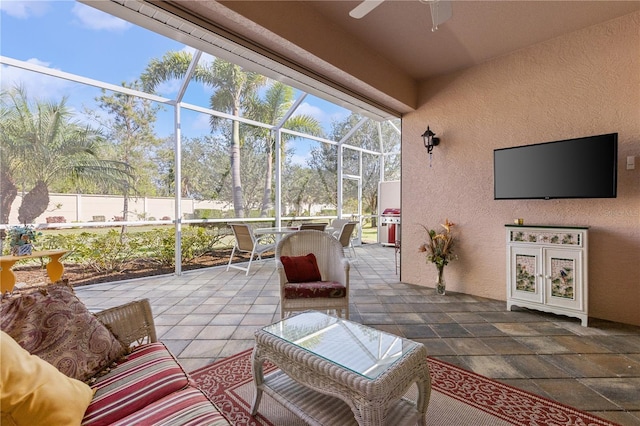 sunroom / solarium featuring a ceiling fan