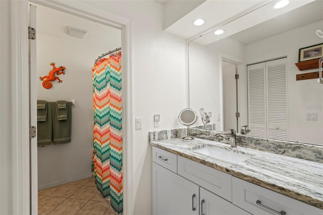 full bath with baseboards, curtained shower, tile patterned flooring, vanity, and recessed lighting