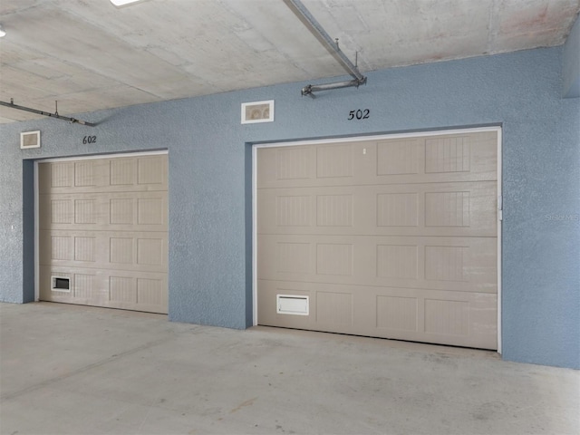 501 Tamiami Trl N Unit 502, Venice, FL 34285 - garage featuring a textured wall