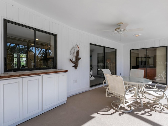 sunroom featuring ceiling fan