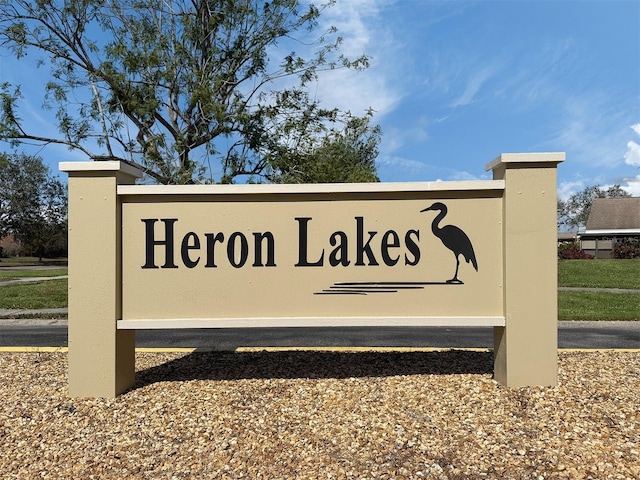 view of community / neighborhood sign