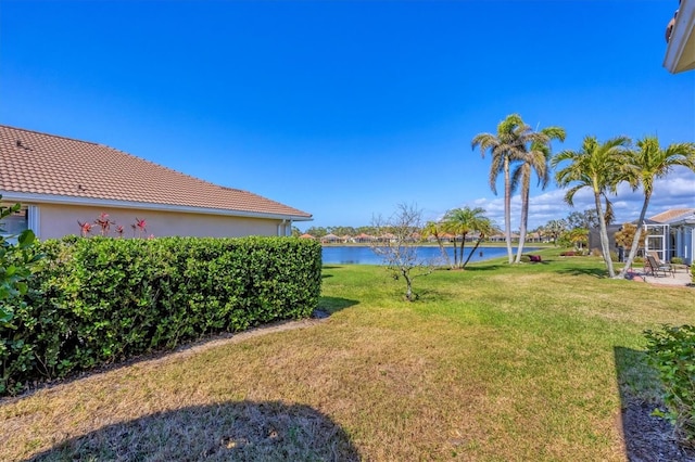 view of yard featuring a water view