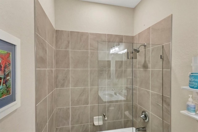 bathroom featuring tiled shower / bath combo