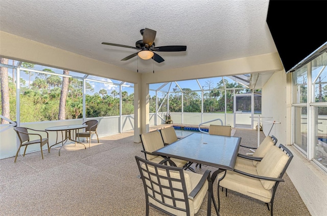 sunroom / solarium featuring ceiling fan