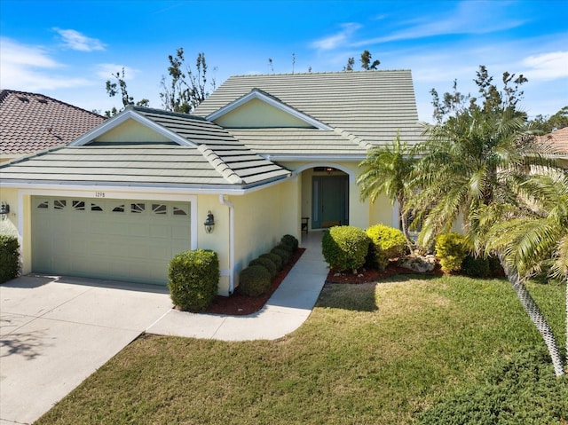 view of front of house featuring a garage and a front yard