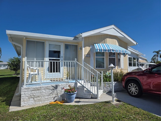 view of front of property featuring covered porch