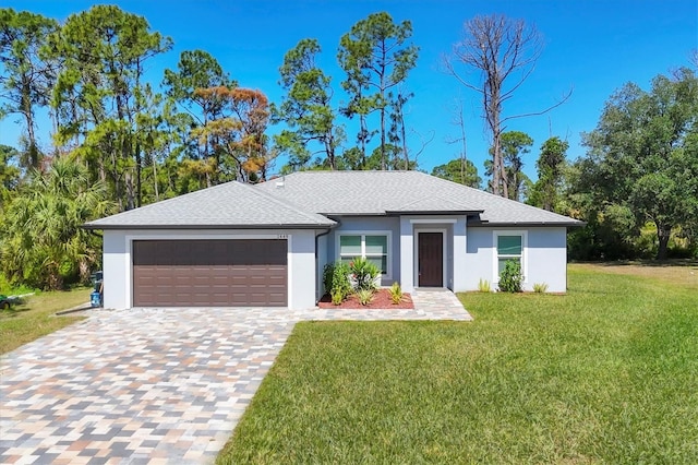 view of front facade featuring a garage and a front lawn