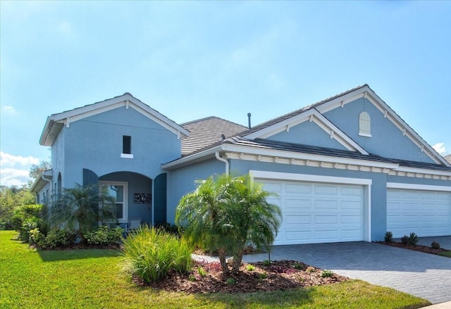 view of front of property with a front yard