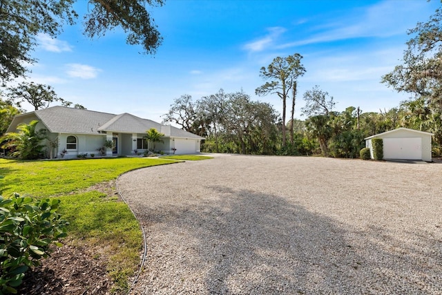 view of yard with driveway