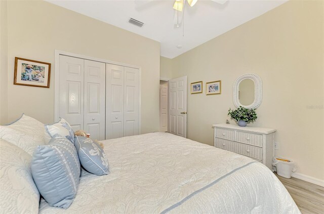 bedroom with wood-type flooring, a closet, and ceiling fan