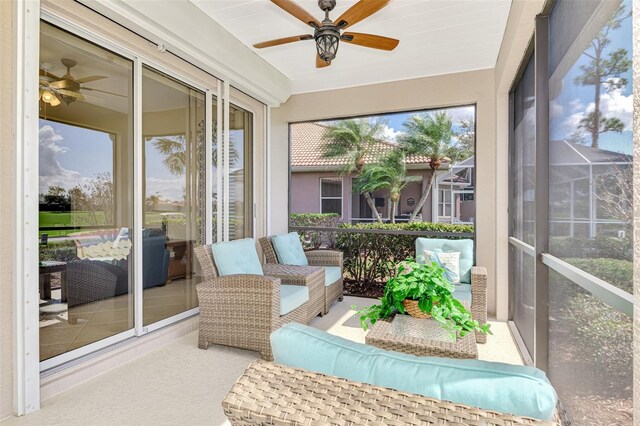 sunroom with ceiling fan