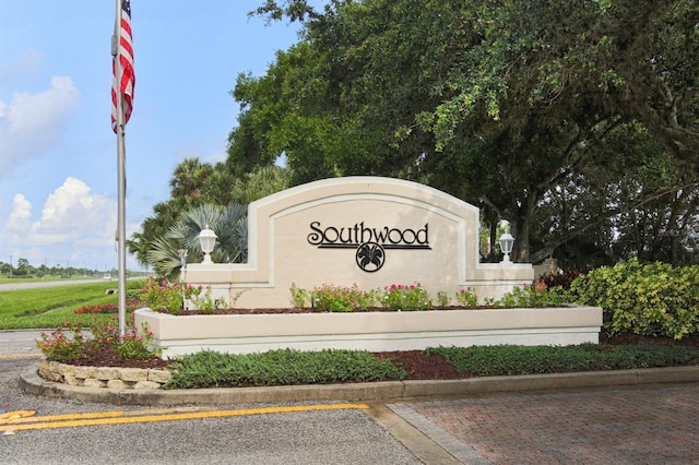 view of community / neighborhood sign