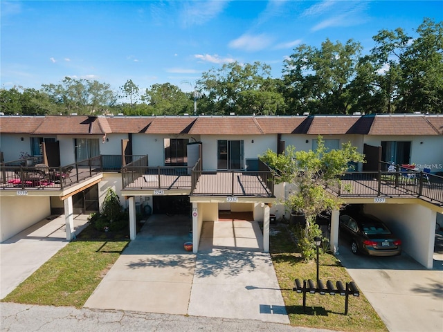 view of front of house with a balcony