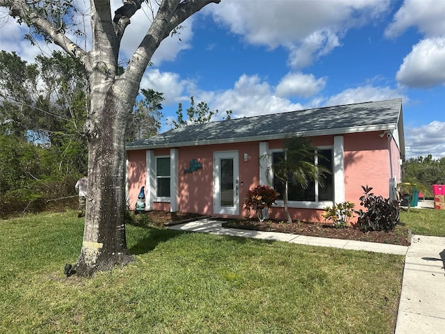 view of front of home featuring a front lawn and stucco siding