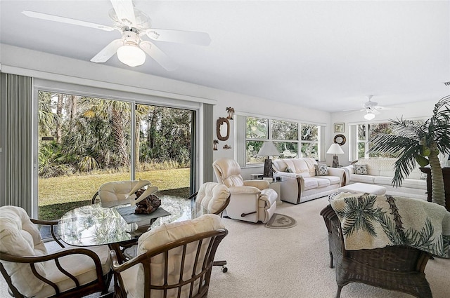 sunroom with ceiling fan