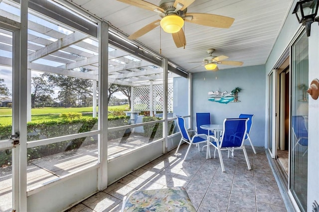 sunroom featuring ceiling fan