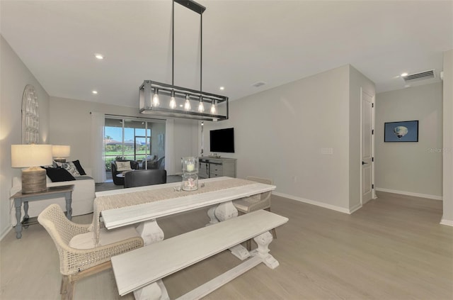 dining space featuring recessed lighting, baseboards, visible vents, and light wood finished floors