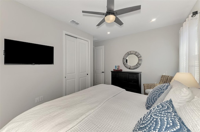 bedroom featuring a ceiling fan, a closet, visible vents, and recessed lighting