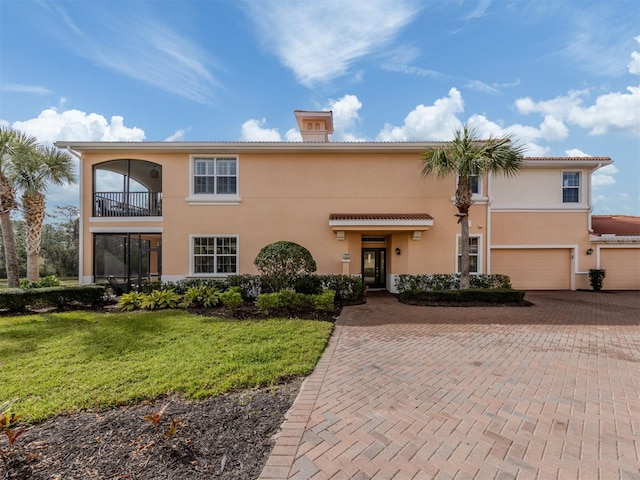 view of front of home featuring a garage and a front yard