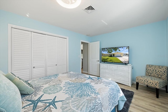 929 The Rialto, Venice, FL 34285 - bedroom with baseboards, a closet, visible vents, and wood finished floors