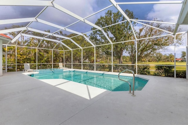 view of swimming pool featuring a patio area, a lanai, and a pool with connected hot tub
