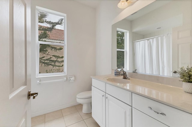 full bath with tile patterned flooring, toilet, a shower with shower curtain, vanity, and baseboards