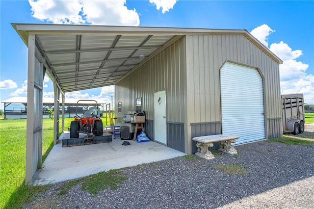 view of outdoor structure featuring driveway and an outdoor structure